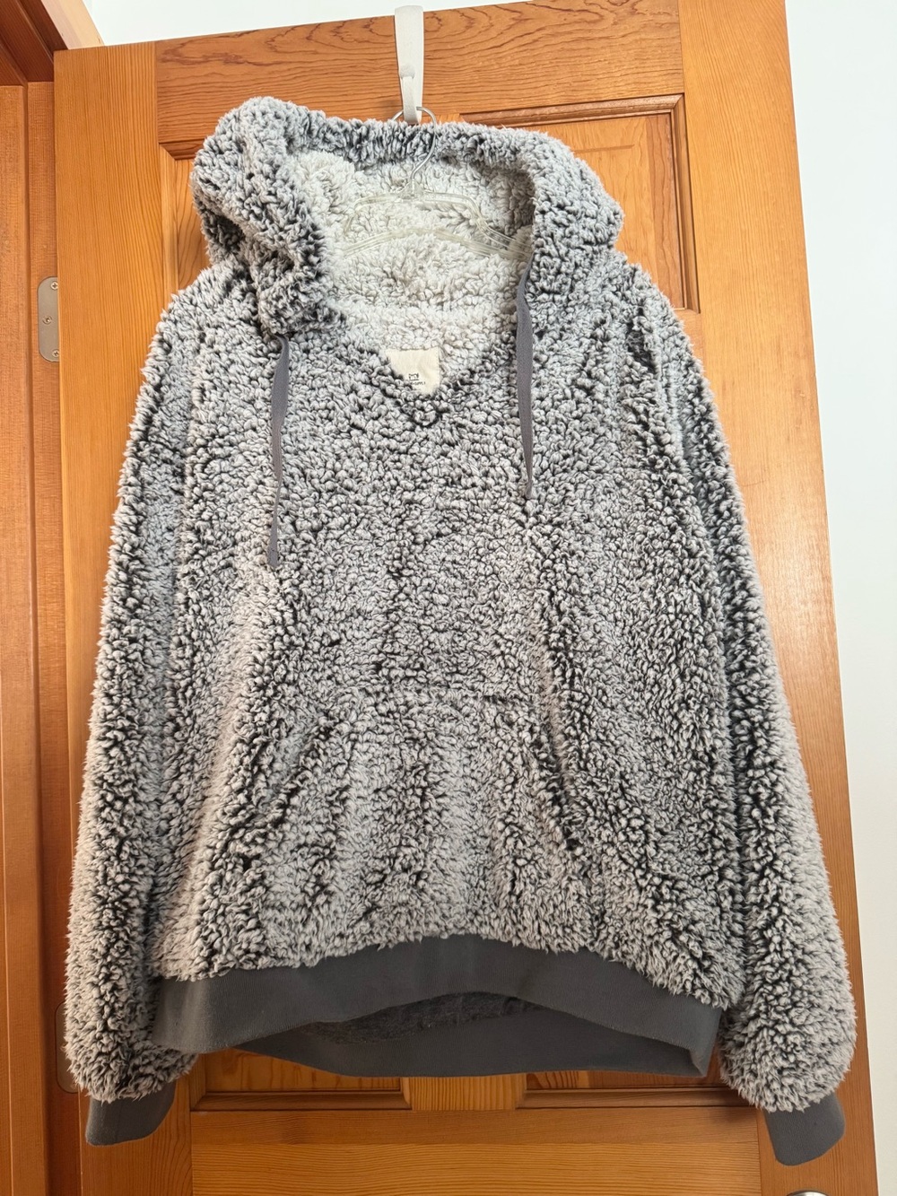 Warm and Super cozy Thread & Supply sherpa fleece pullover hoodie. Gray, Large